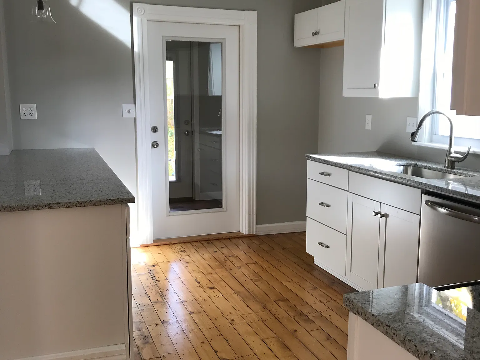 3 bed, 1.5 bath, 1400 sqft, $1,900 — Photo 4
