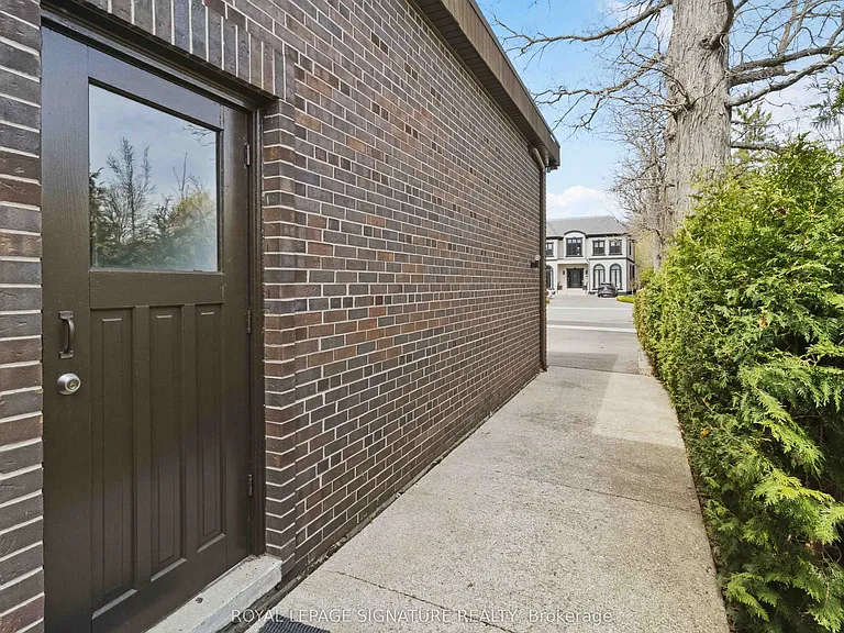 49 Sylvadene Pkwy #LOWER — Photo 13