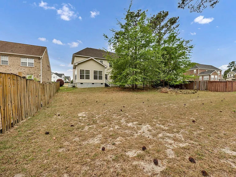 109 Cotoneaster Dr — Photo 16
