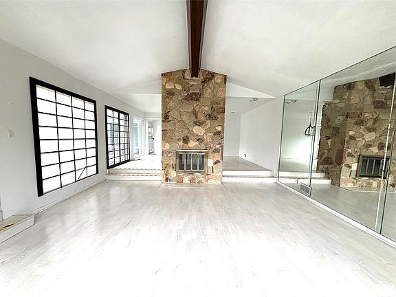 4th image of 12 Creekwood Cir