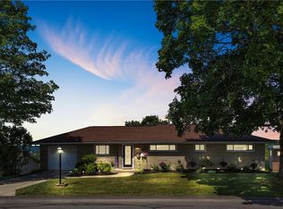 930 Crestview Dr, Ellwood City, PA 16117