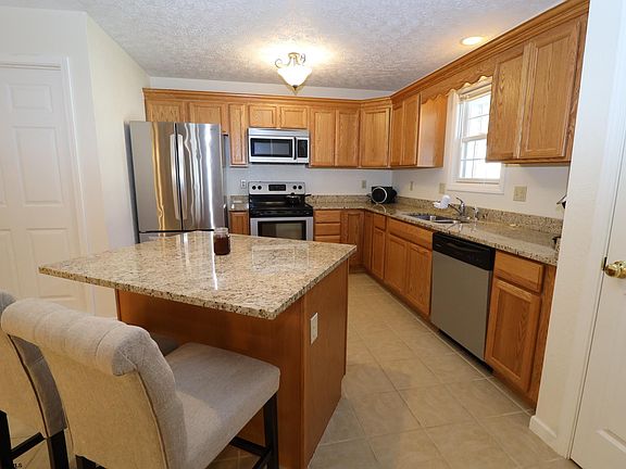 5th image of 217 Edgewater Dr