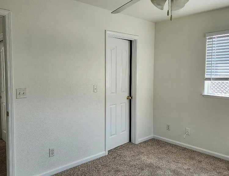 1420 Deborah Ln — Photo 8