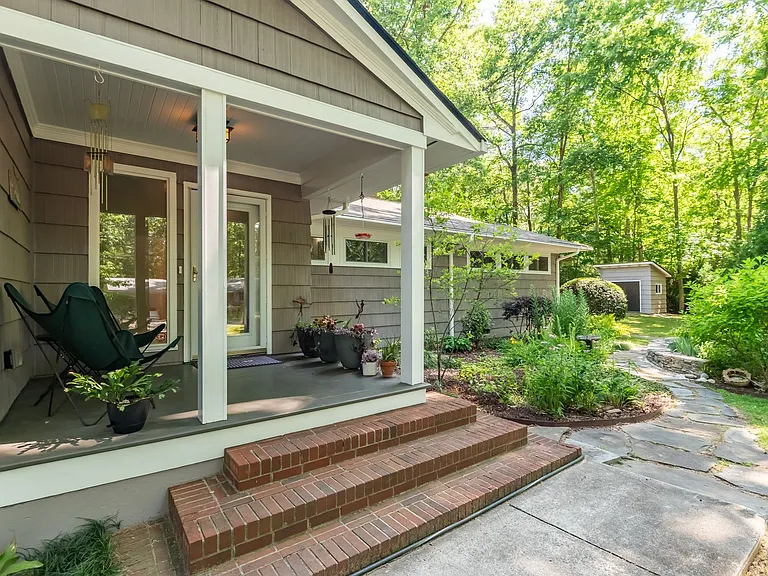 211 Celeste Cir — Photo 3