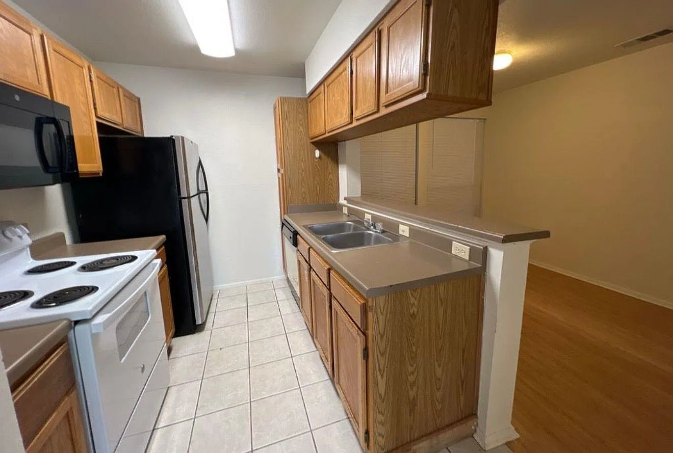 2 bed, 2.0 bath, 815 sqft, $1,750 — Photo 1