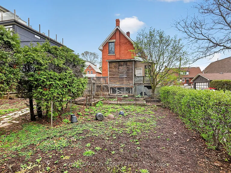 56 Grosvenor Ave — Photo 44