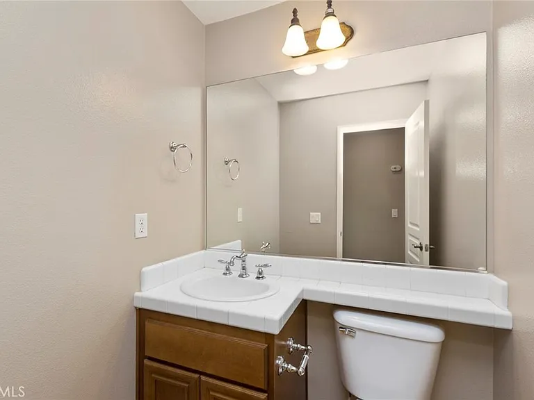 21 Tall Oak — Photo 17