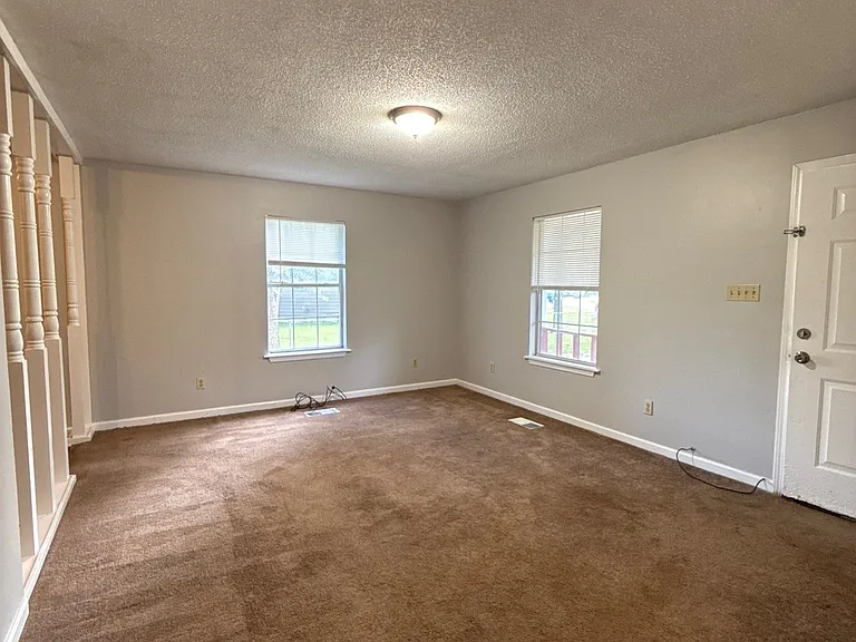 114 Tuxedo Dr — Photo 5