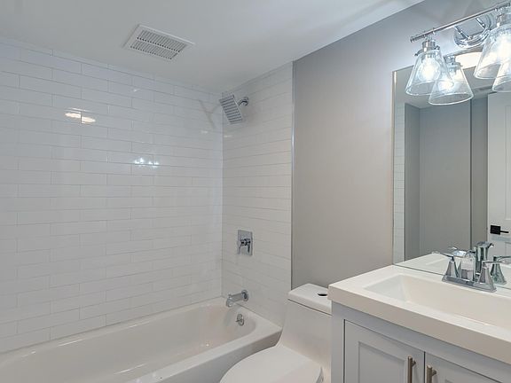 4th image of 2321 W Warren Blvd #G