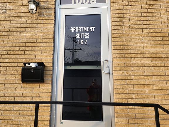 2nd image of 1008 N Milwaukee Ave Suite 1