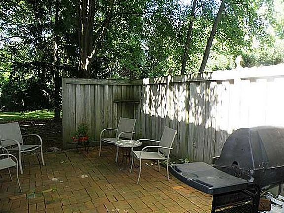 4th image of 675 Heathermoor Ln
