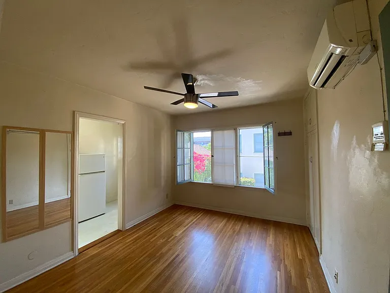697-701 Mira Monte Pl — Photo 2