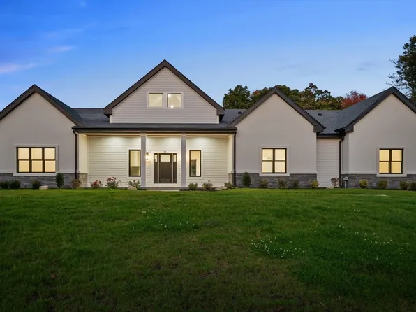 63 Richard Cir, Seekonk, MA 02771