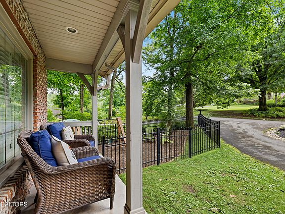 4th image of 458 Oakhurst Dr