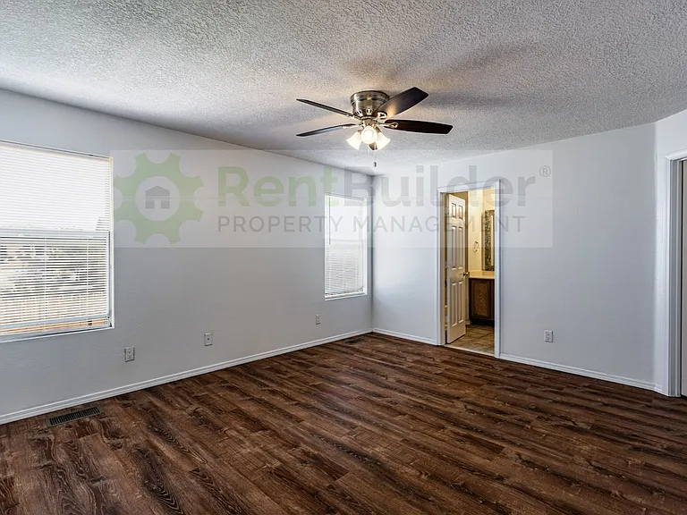 8309 Crimson Ave NE — Photo 13