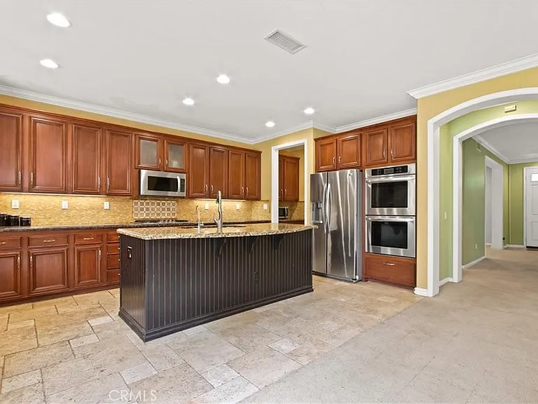 823 Canterbury Ln — Photo 10