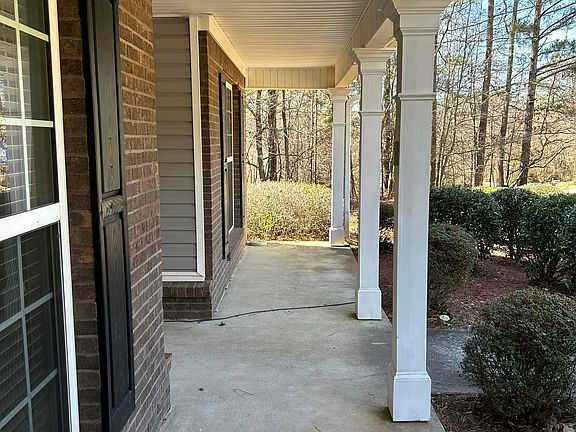 5th image of 28 Pinewood Cir