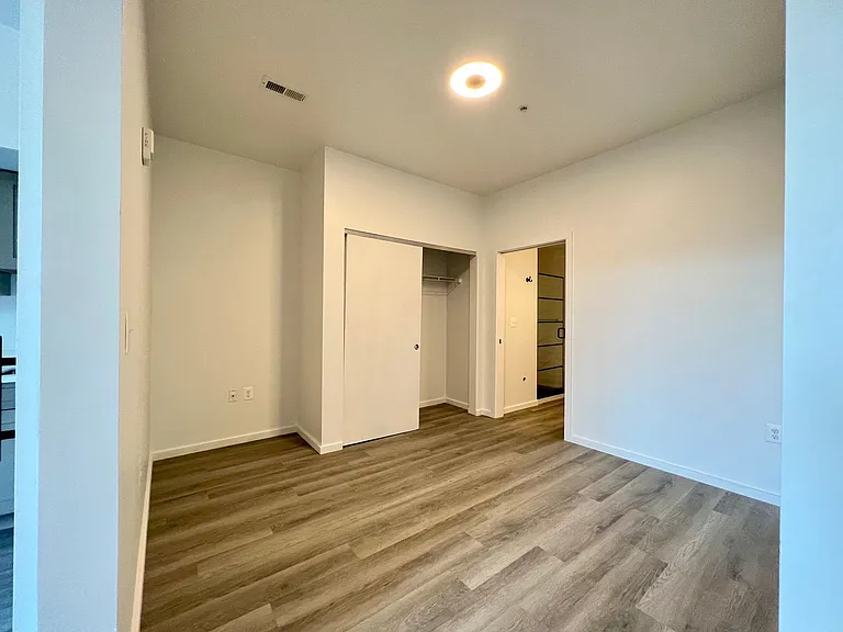 725 W Pratt St. — Photo 74