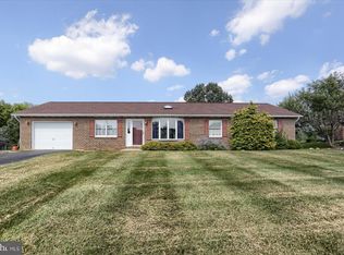 1411 Candlewycke Dr, Middletown, PA 17057