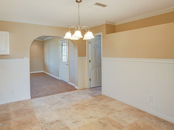 3rd image of 3252 E Carmel Ave
