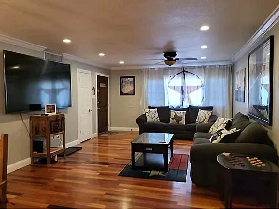 3rd image of 1436 Englewood Ln