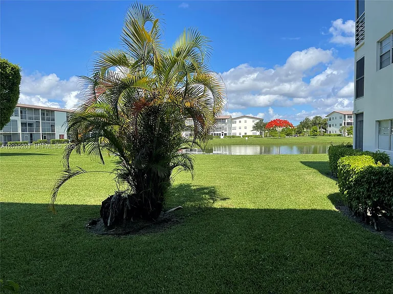 136 Brighton Dr #136-D — Photo 35