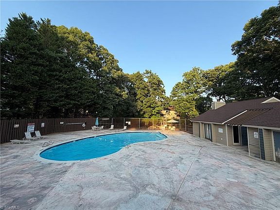 2nd image of 301-301 Village Ln #B
