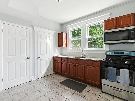 4th image of 314 Amherst St Floor 2