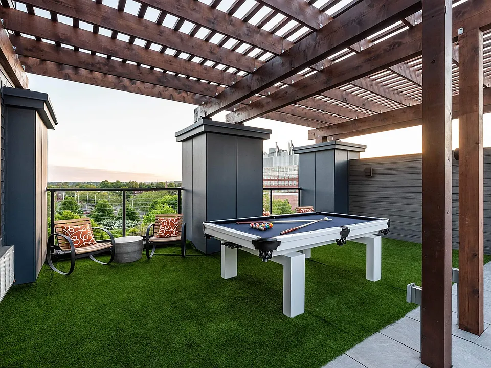 Rooftop Lounge - Billiards