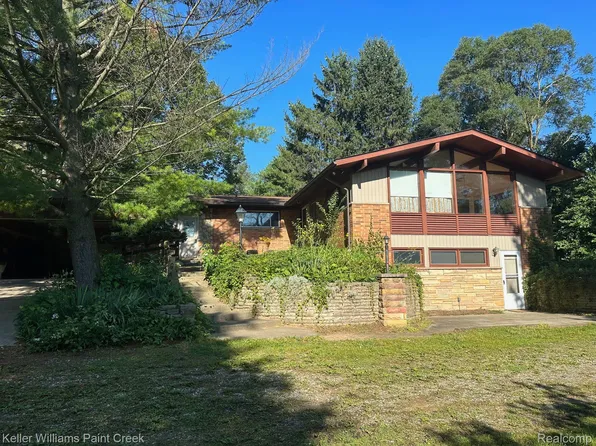 3340 Hadden Rd, Rochester, MI 48306