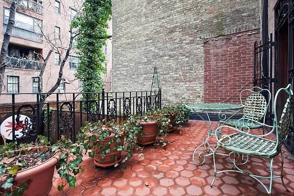 Rented by Sotheby's International Realty | media 4