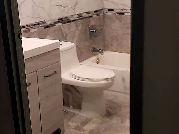 5th image of 100A720 Wells St #720