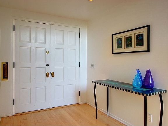 4th image of 2716 Creston Dr