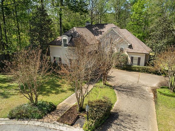 2nd image of 10 Fairington Ct