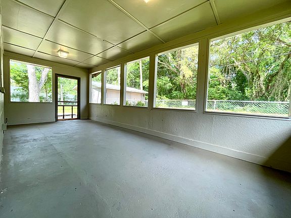 5th image of 3090 SE 19th Ave