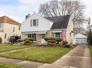 2336 N 81st St, Wauwatosa, WI 53213