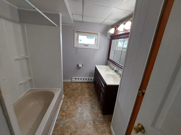 111 E Railroad St — Photo 7