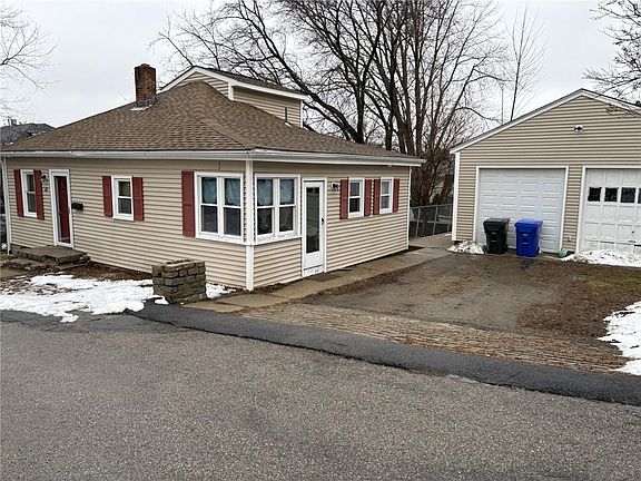 3rd image of 40 Bassett St
