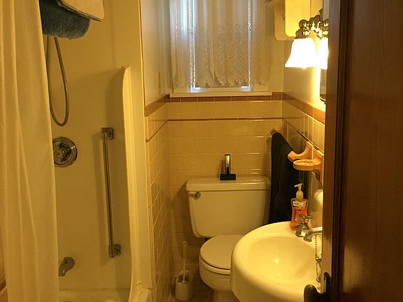 5th image of 805 W Central Ave