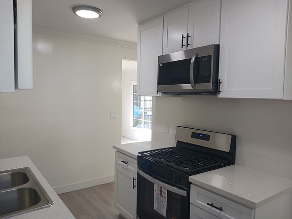3rd image of 13902 S Budlong Ave #2A