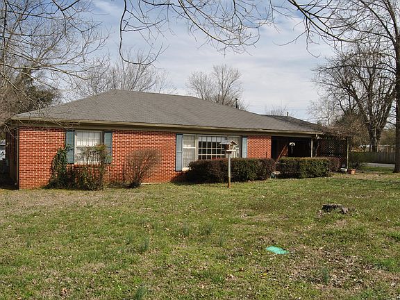 3rd image of 802 Kingwood Dr