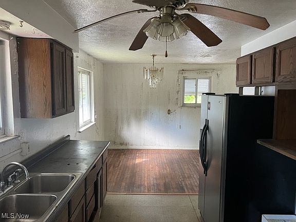 3rd image of 16794 Huron St