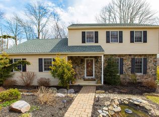 2156 Hollyberry Ct, Pottstown, PA 19464