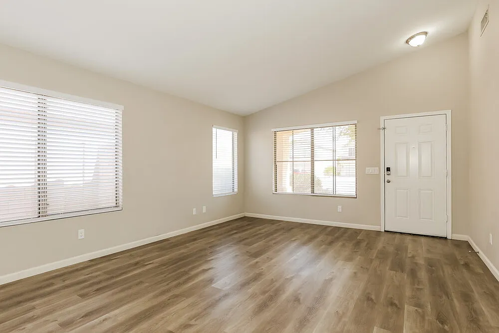 3 bed, 2.0 bath, 1702 sqft, $2,285 — Photo 4