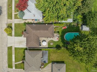 25140 Loretta Ave, Warren, MI