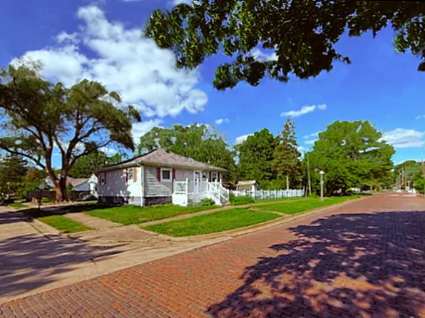 902 E Illinois St, Urbana, IL 61801