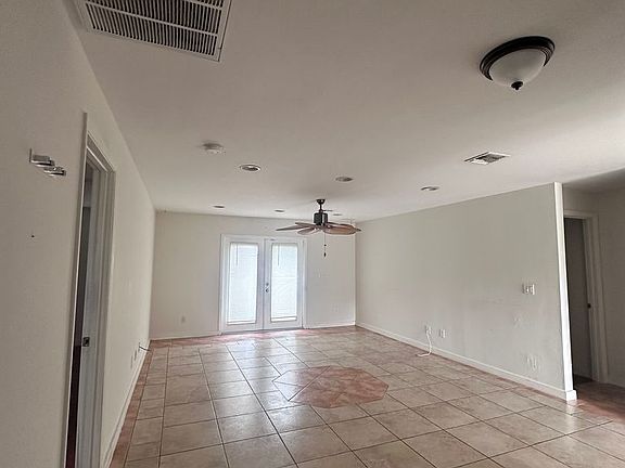 5th image of 322 Harry Ave S
