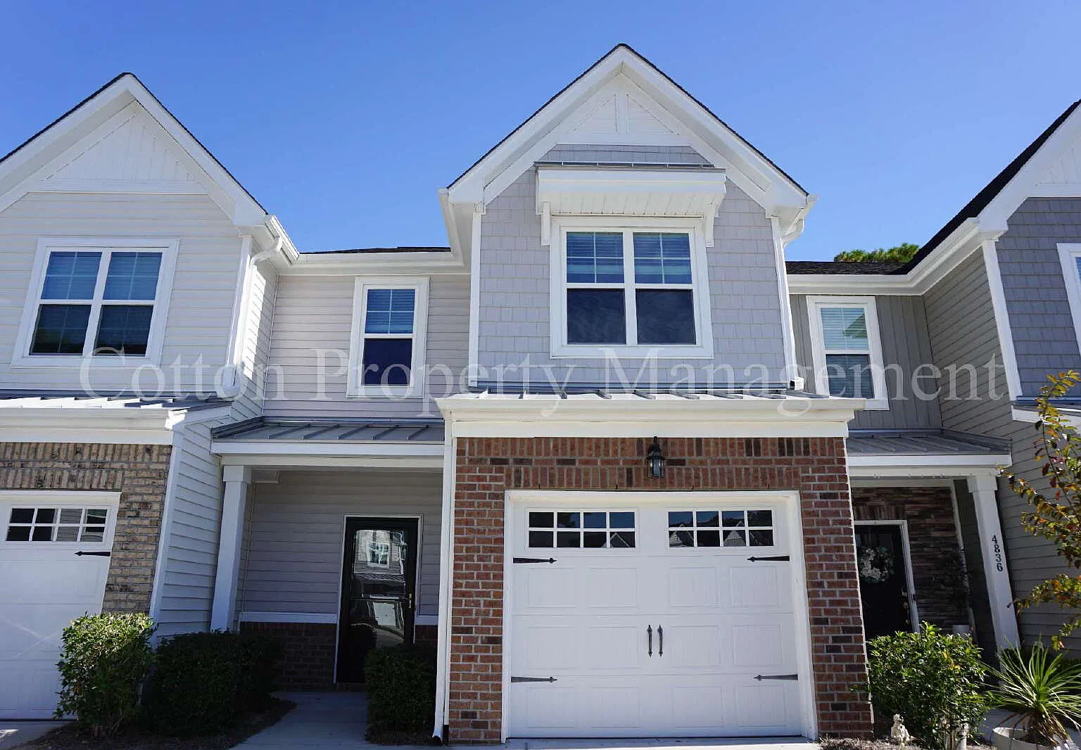 3 bed, 2.5 bath, 1637 sqft, $2,100 — Photo 2