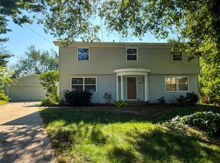 1611 66th St, Windsor Heights, IA 50324