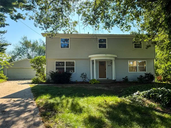 1611 66th St, Windsor Heights, IA 50324